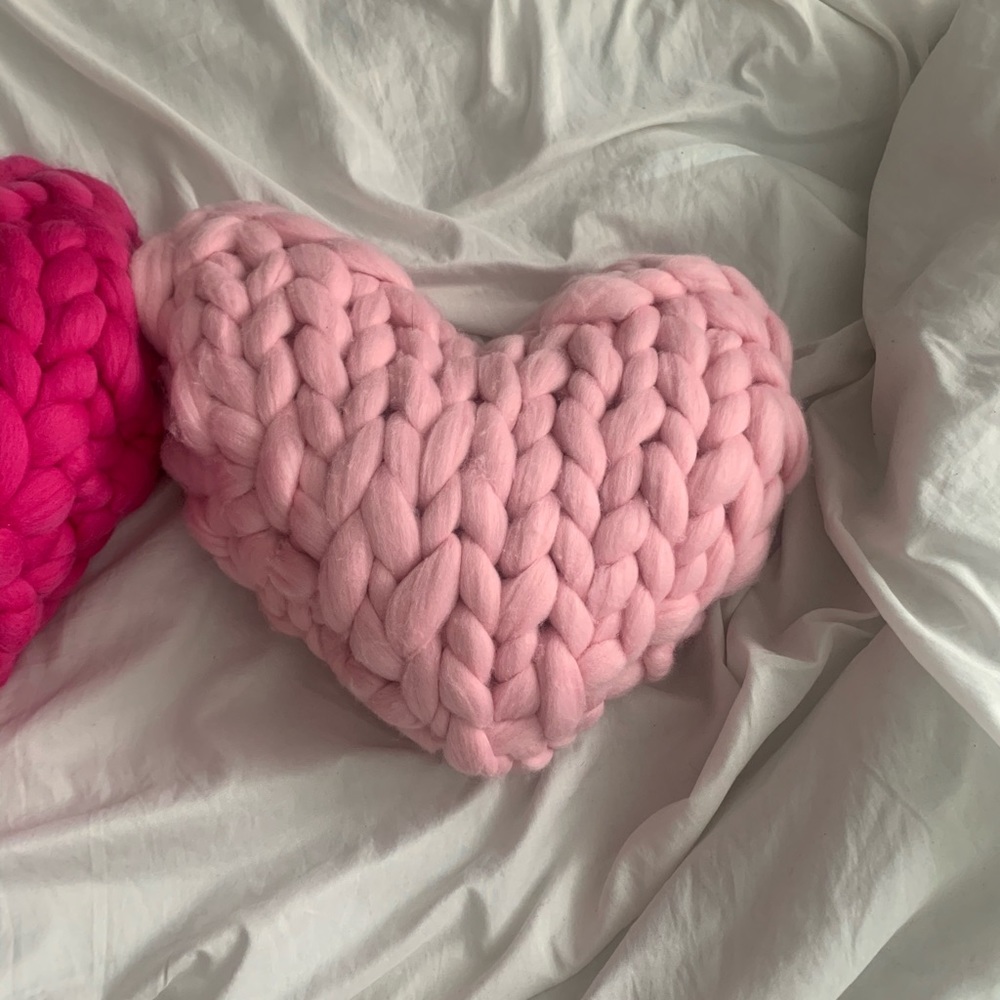 Heart shaped pillows - Picture 7 of 8